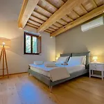 Villa In The Sibillini Mountains, Pool & Privacy By Host Hero Sant'Angelo in Pontano