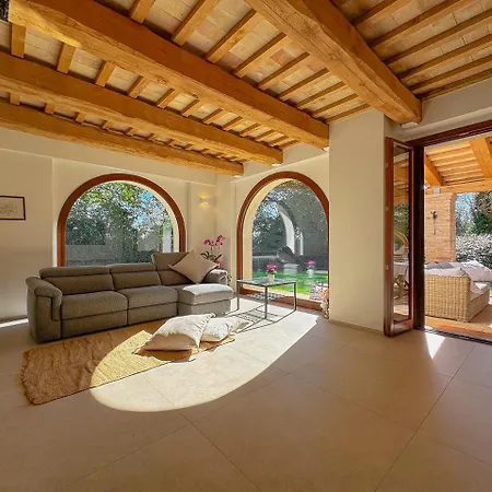 In The Sibillini Mountains, Pool & Privacy By Host Hero Villa Sant'Angelo in Pontano