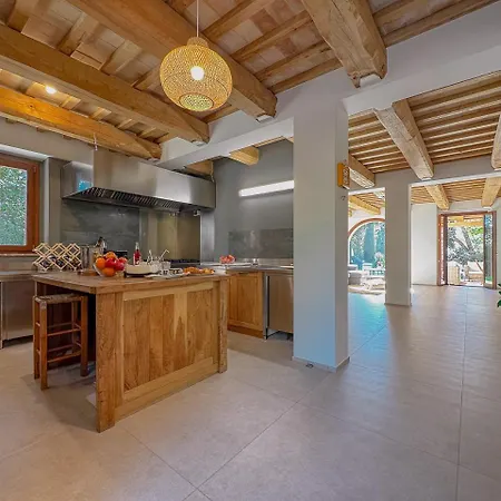 Villa In The Sibillini Mountains, Pool & Privacy By Host Hero Sant'Angelo in Pontano
